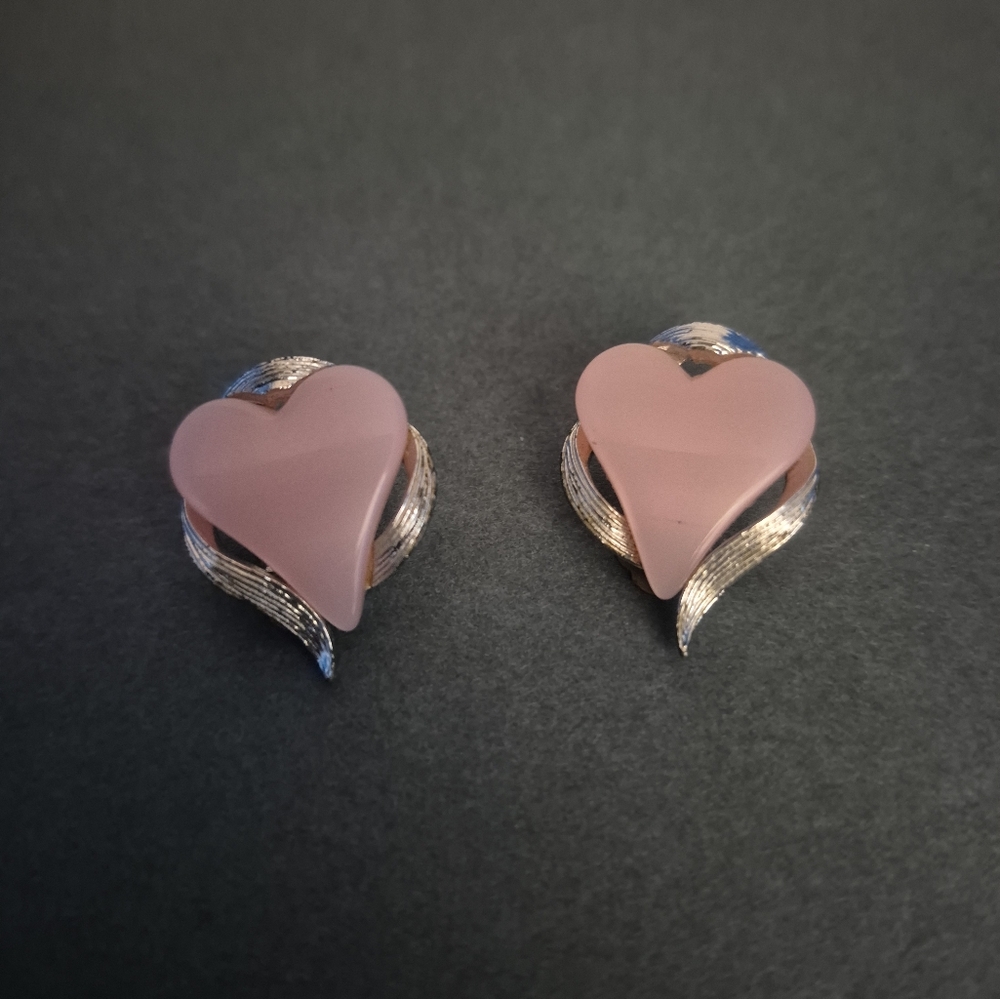 Beautiful Light Pink Heart Clip On Earrings